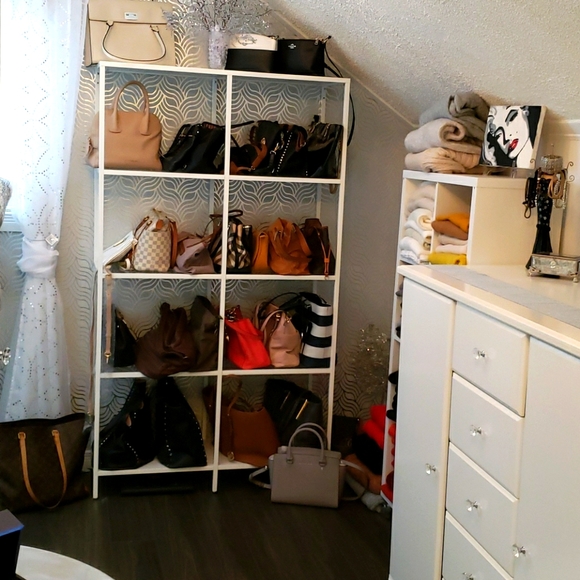 Meet your Posher, Suzanne - Picture 3 of 3